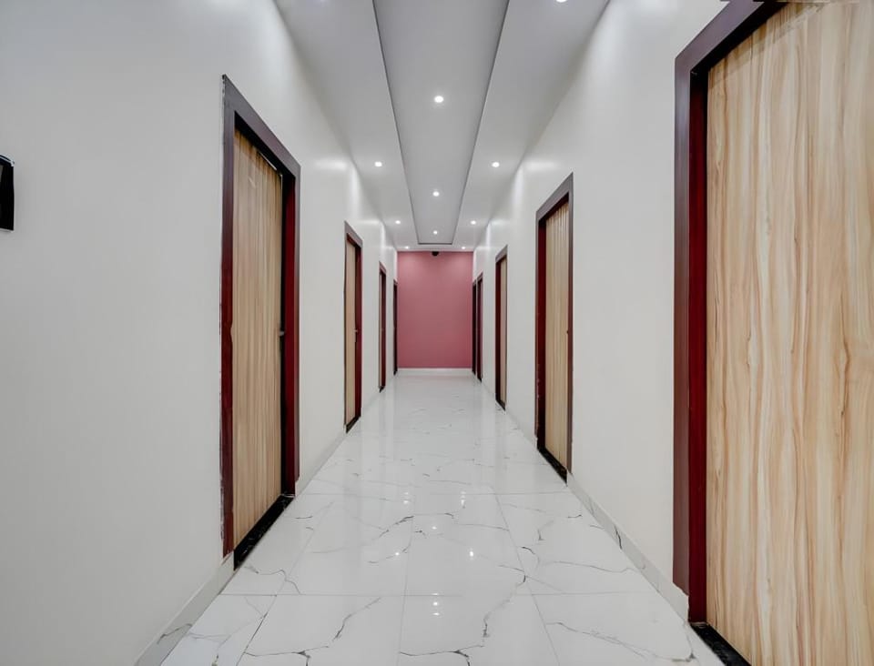 Hotel O Varanasi - Prayagraj Crossway Formerly Holiday Home Hotel in Varanasi