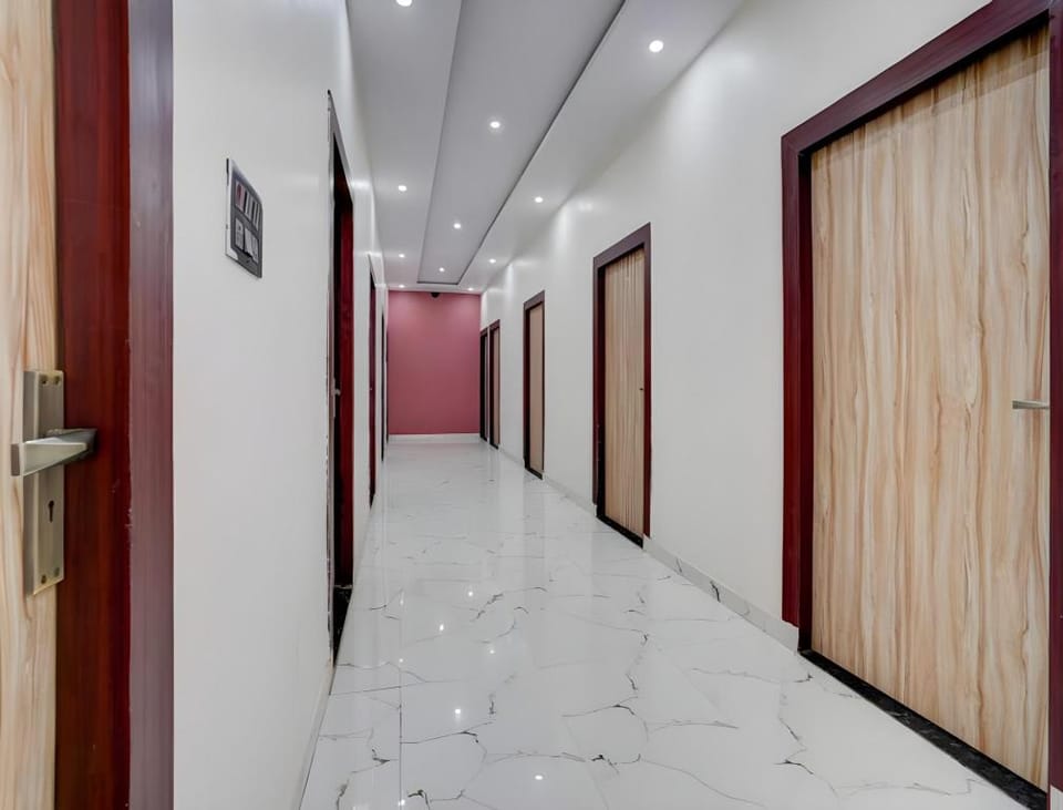 Hotel O Varanasi - Prayagraj Crossway Formerly Holiday Home Hotel in Varanasi