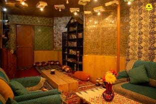 Spacious 5 bedroom cottage with rooftop, Jibhi Vacation rental in Himachal Pradesh