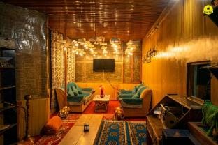 Spacious 5 bedroom cottage with rooftop, Jibhi Vacation rental in Himachal Pradesh