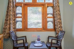 Spacious 5 bedroom cottage with rooftop, Jibhi Vacation rental in Himachal Pradesh