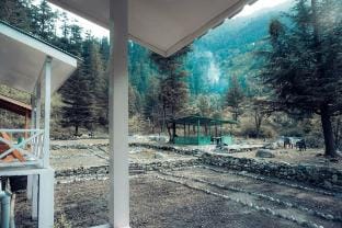 Hometales Stays | Riverfront cottage, Jibhi Valley Vacation rental in Himachal Pradesh