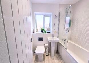 Wayfield House*Sleeps 5*Groups*Parking Vacation rental in Newport