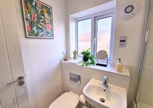 Wayfield House*Sleeps 5*Groups*Parking Vacation rental in Newport