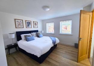 Cutters House*Sleeps 9*Groups*Contractors*Parking Vacation rental in Newport
