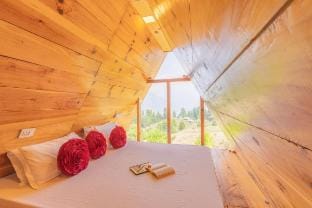 Scenic cottage on a meadow, Sainj Valley Vacation rental in Himachal Pradesh