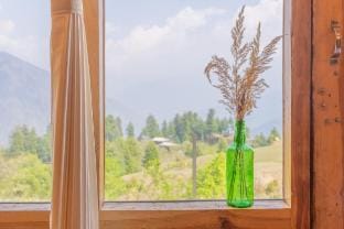 Scenic cottage on a meadow, Sainj Valley Vacation rental in Himachal Pradesh