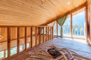 Hilltop Cottage | Pine Forest & Mountain Views Vacation rental in Himachal Pradesh