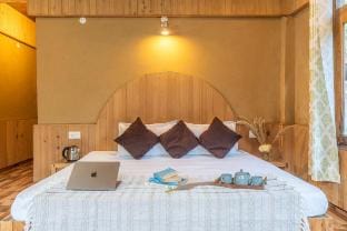 Hilltop Cottage | Pine Forest & Mountain Views Vacation rental in Himachal Pradesh