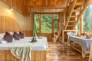 Hilltop Cottage | Pine Forest & Mountain Views Vacation rental in Himachal Pradesh