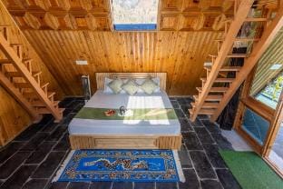 Spacious cabin near Waterfall, Sainj Valley Vacation rental in Himachal Pradesh