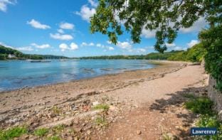 Salar Vacation rental in Martletwy