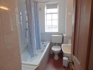 Little Pentower Apartment in Fishguard