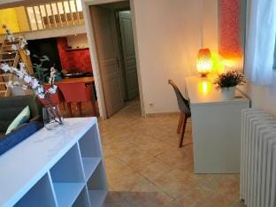 Charming Bright Studio 15 min Lyon Vacation rental in Vaulx-en-Velin