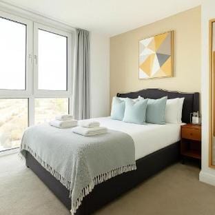 Modern 2 Bed Apt near Canary Wharf, ABBA & O2 Apartment in London Borough of Hackney