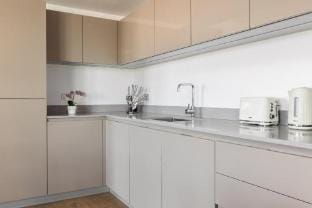 Modern 2 Bed Apt near Canary Wharf, ABBA & O2 Apartment in London Borough of Hackney