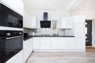 Modern 3 bedroom apartment  Vacation rental in London Borough of Ealing