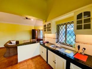 1 bhk at Lotus Hermitage | 200m to Benaulim Beach Vacation rental in Benaulim