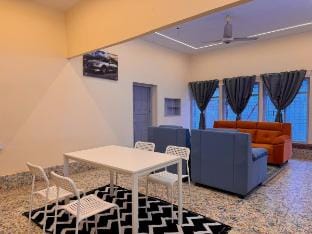 Luxury Living in Patliputra Villa 3.5BHK: 8 Beds Vacation rental in India