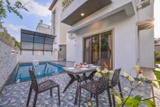 Luxury villa by Miracle Resort  Villa in Lonavla