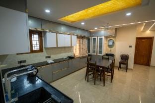 Simply yours I 3BHK by Homeyhuts (4f) I Near beach Apartment in Visakhapatnam