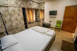 Simply yours I 2BR by Homeyhuts (4f) I Near beach Apartment in Visakhapatnam
