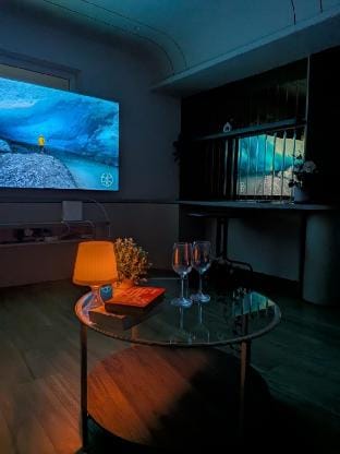 Luxury Penthouse Near US Consulate | 75” TV Vacation rental in Hyderabad