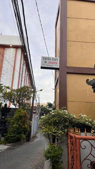 Tirta suci guest house Vacation rental in Kuta