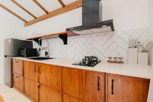 Hazelnut 1. 2BR Cozy Wood-Style Modern Escape GWK Villa in Kuta Selatan