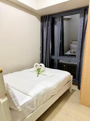 Executive 2+1BR The Florence | near Venice Mall  Apartment in Makati