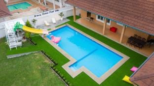 Brown House Pool Villa Villa in Pattaya City