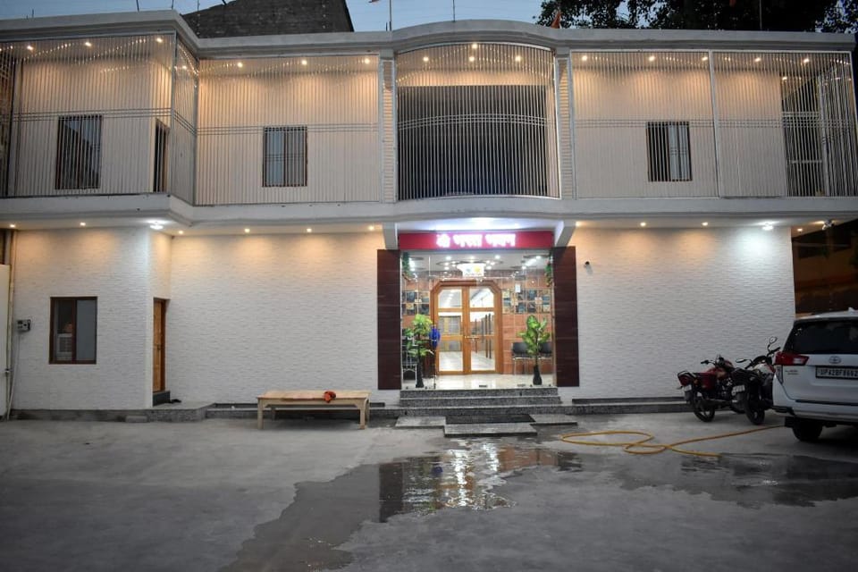 Bharat Bhavan Hotel in Uttar Pradesh