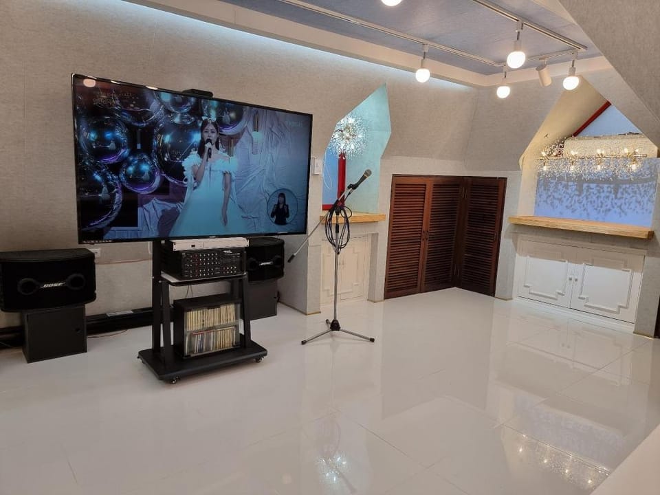 Little Prince Yeonhui House - Women-Only 8-Bed Dormitory (Room 101), Bed No. 1 Hotel in Seoul