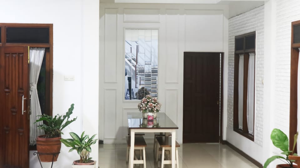 Amalys Guest House Hotel in East Java