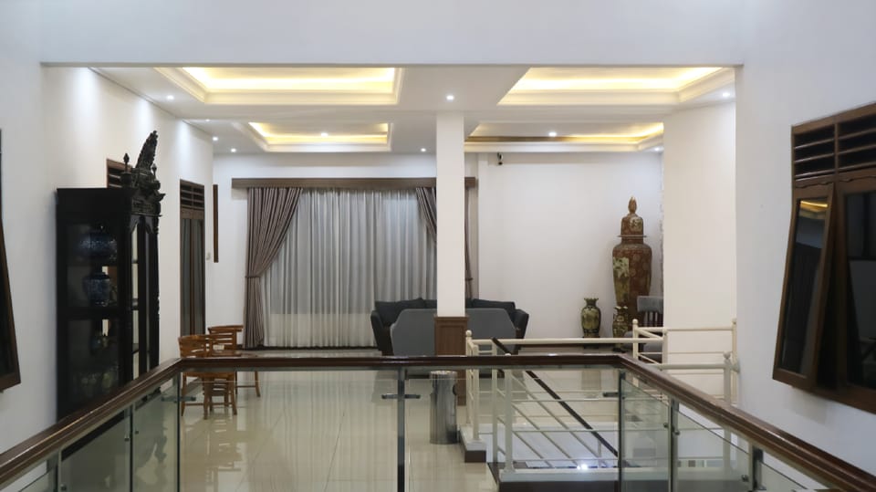 Amalys Guest House Hotel in East Java