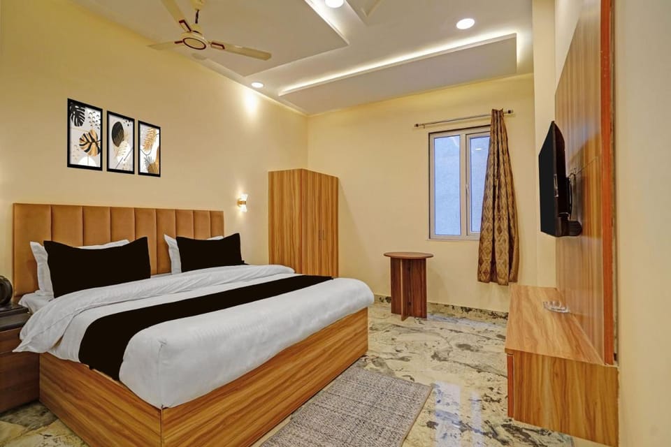 Hotel O THE PVS GRAND Hotel in Delhi