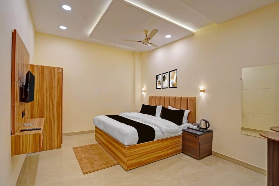 Hotel O THE PVS GRAND Hotel in Delhi