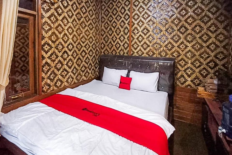 RedDoorz at ADDA Cabin Pengalengan Hotel in West Java