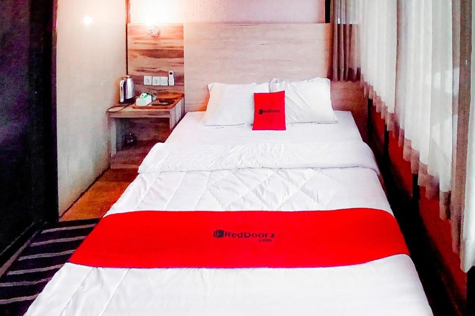 RedDoorz at Yocia Village Ciawi Bed and Breakfast in West Java