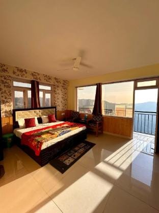 Hotel Shimla hills(A Unit Kamaksha travels Shimla) Hotel in Himachal Pradesh