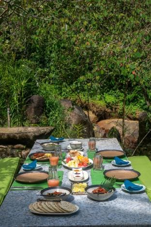 The Cavern, Hill Country Cave Stay Villa in Central Province