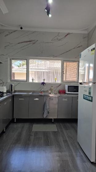 Cozy Rooms near airport Apartment in Perth