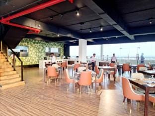 Ocean Breeze Condo Apartment in Negombo