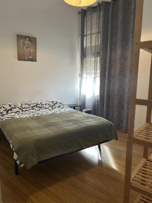 Nice room 20 min centre bcn next metro steps beach Vacation rental in Badalona