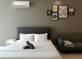 Designer Unit Atria Mall [King Bed,Washer,Netflix] Vacation rental in Petaling Jaya