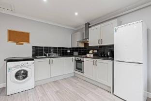 Spacious 5-Bed House | Ideal Groups & Contractors Vacation rental in Coventry