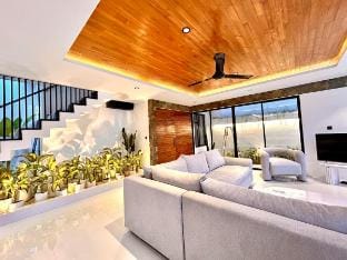 Deluxe Modern Private Villa 5Br Seminyak Area Villa in North Kuta