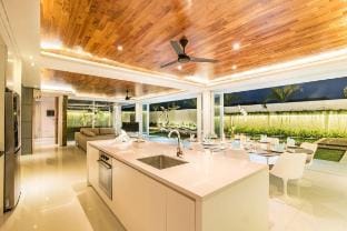 Amazing Luxury Elegant villa at center of seminyak Vacation rental in North Kuta