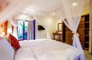 Unique Luxury Joglo 4Br Modern Villa Kuwum Villa in North Kuta