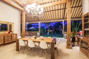 Unique Luxury Joglo 4Br Modern Villa Kuwum Villa in North Kuta